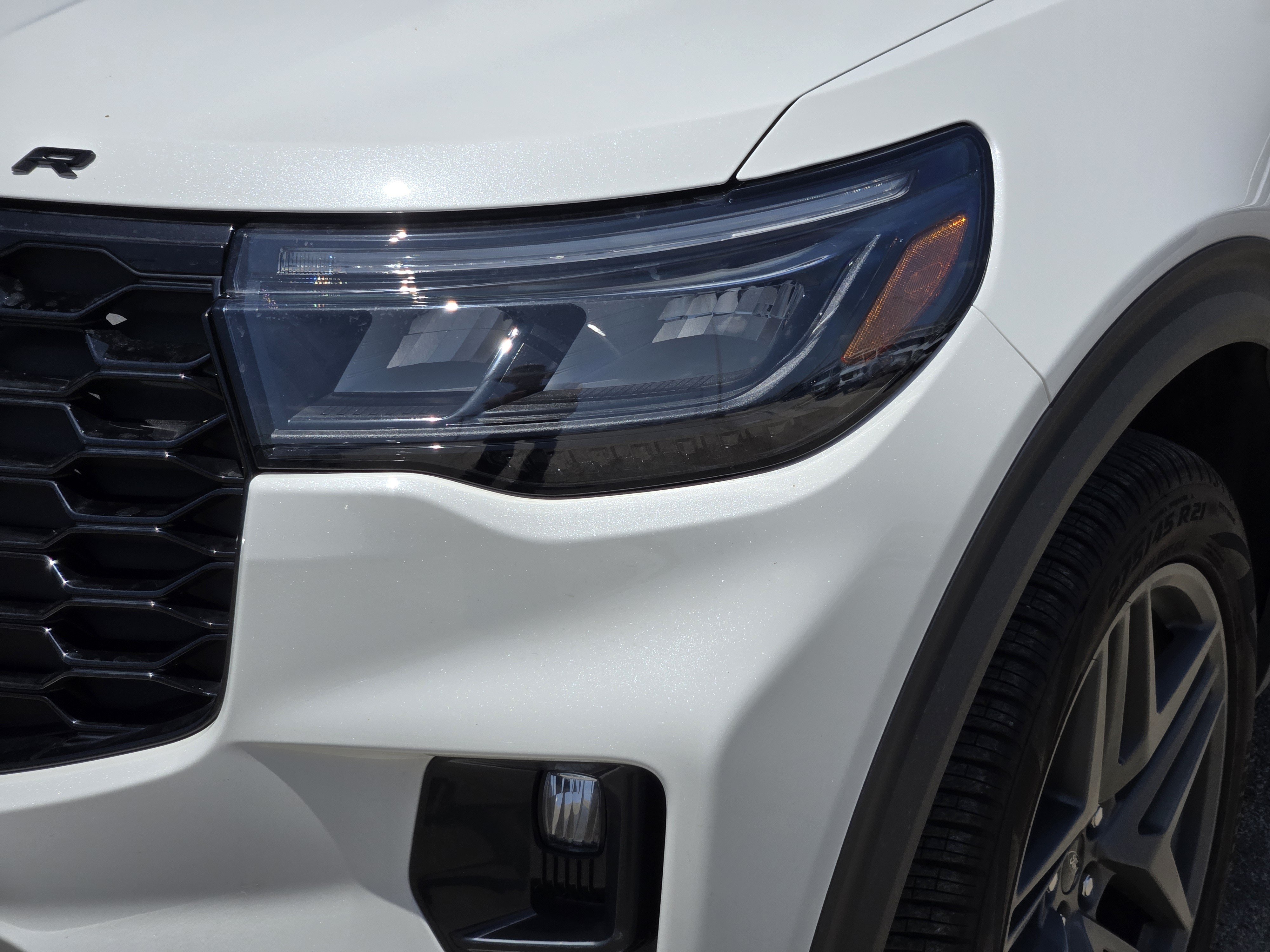 New 2026 Star White Metallic Tri-Coat Ford ST-Line image 5
