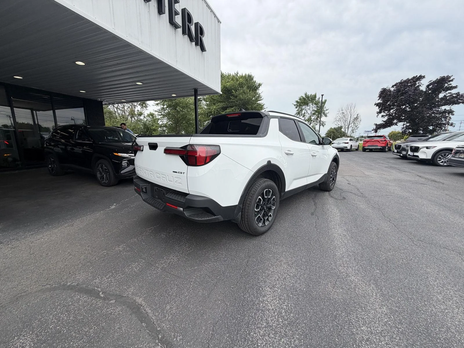 Used 2022 Ice White Hyundai SEL Premium image 9