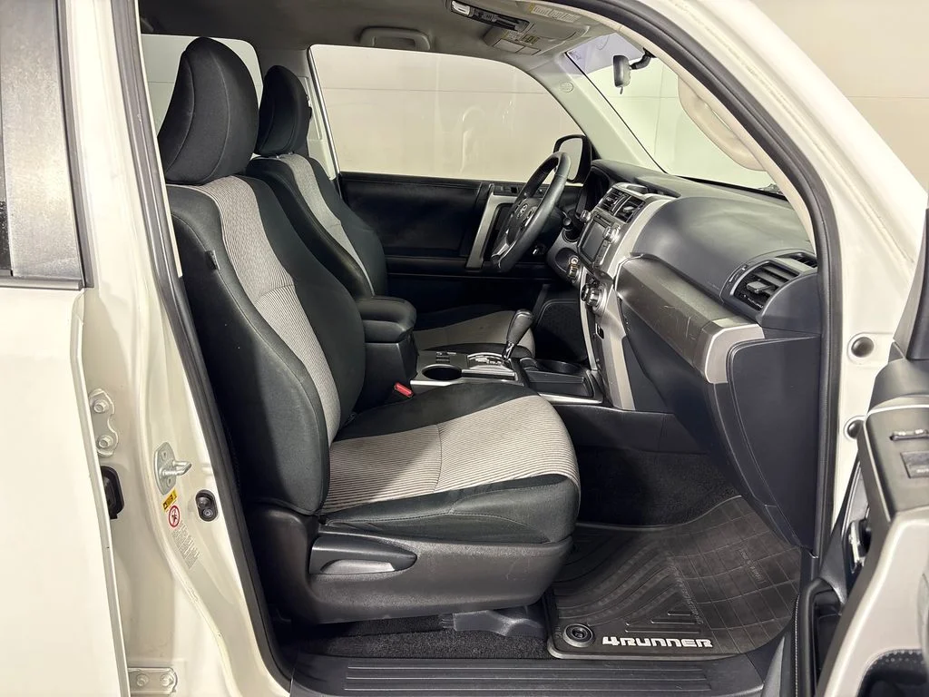 Used 2015 White Toyota SR5 image 6