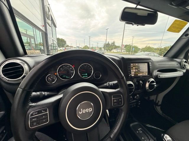 Used 2017 White Jeep Unlimited Sahara image 21
