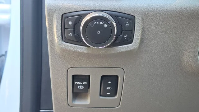 Used 2017 Oxford White Ford XLT image 15