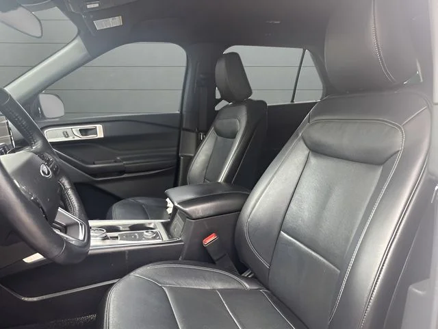 Used 2020 White Ford Limited image 10