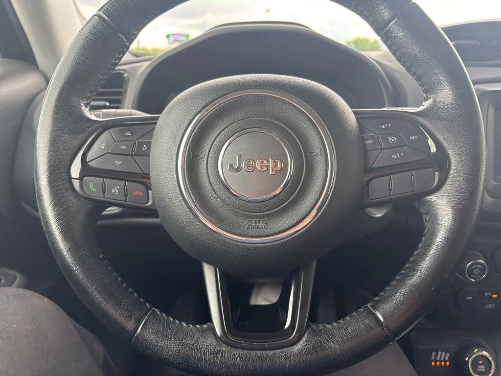 Used 2018 Blue Jeep Latitude image 14