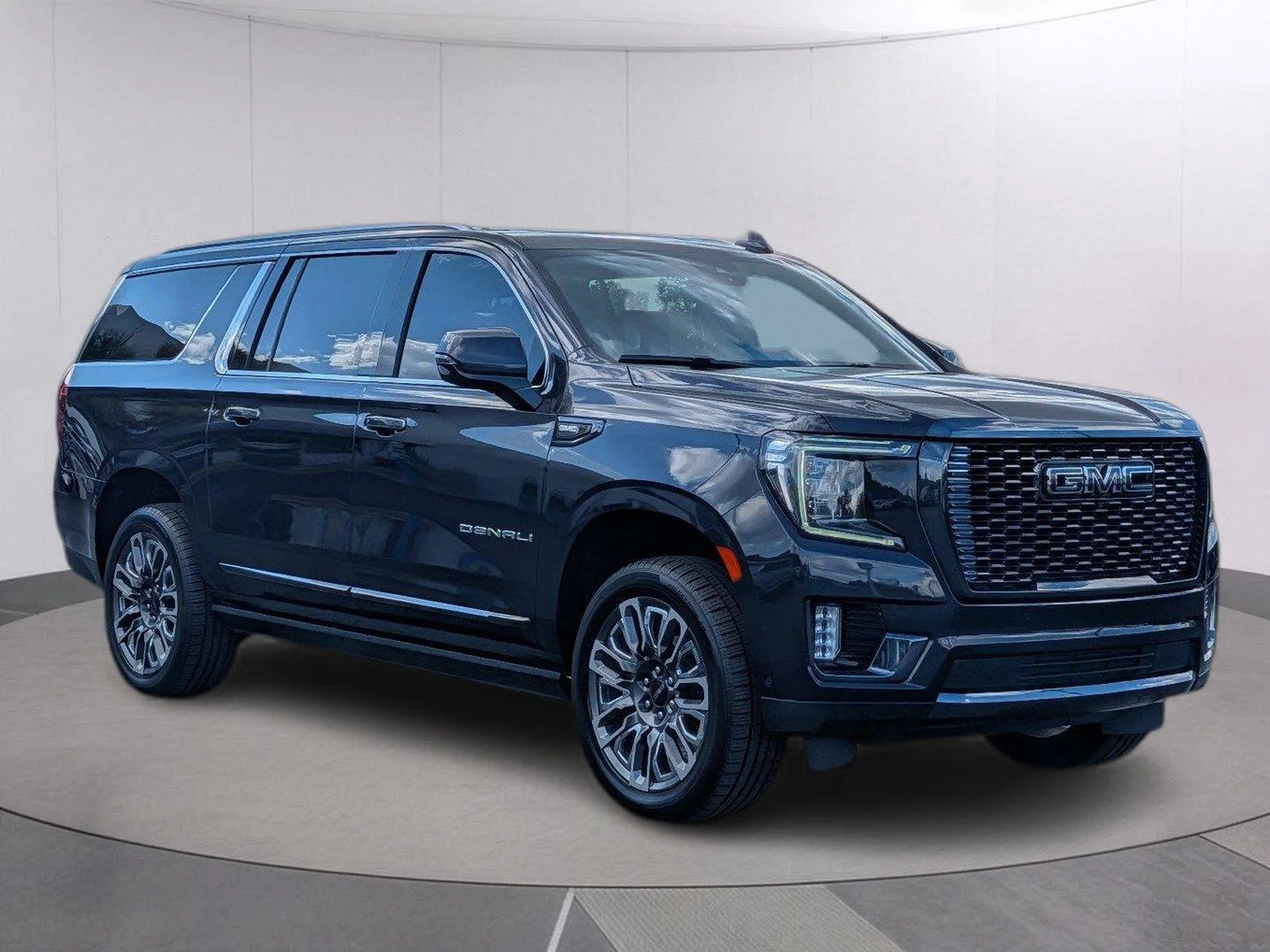 Certified Used 2023 TITANIUM RUSH METALLIC GMC Denali Ultimate image 7