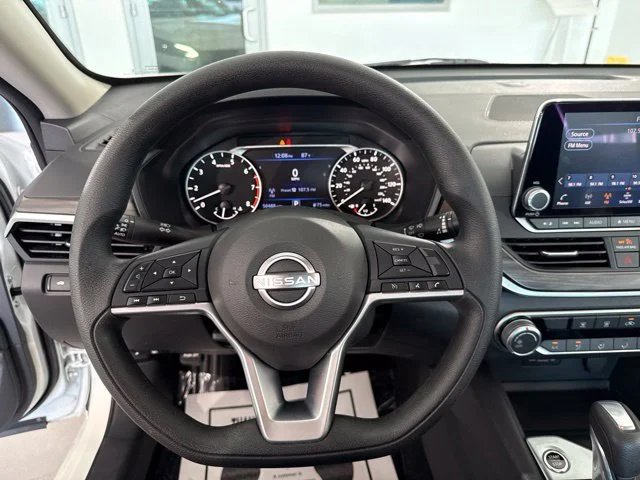 Used 2025 White Nissan 2.5 SV image 25