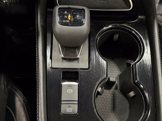 Used 2021 White Nissan Platinum image 26
