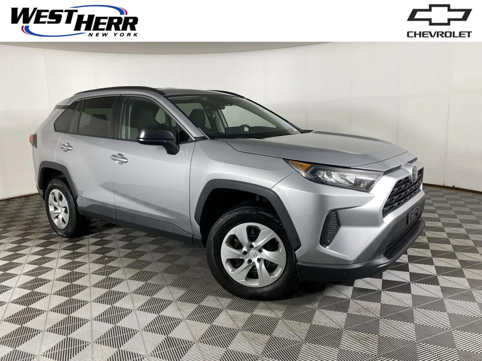 Used 2019 Gy Toyota LE image 1