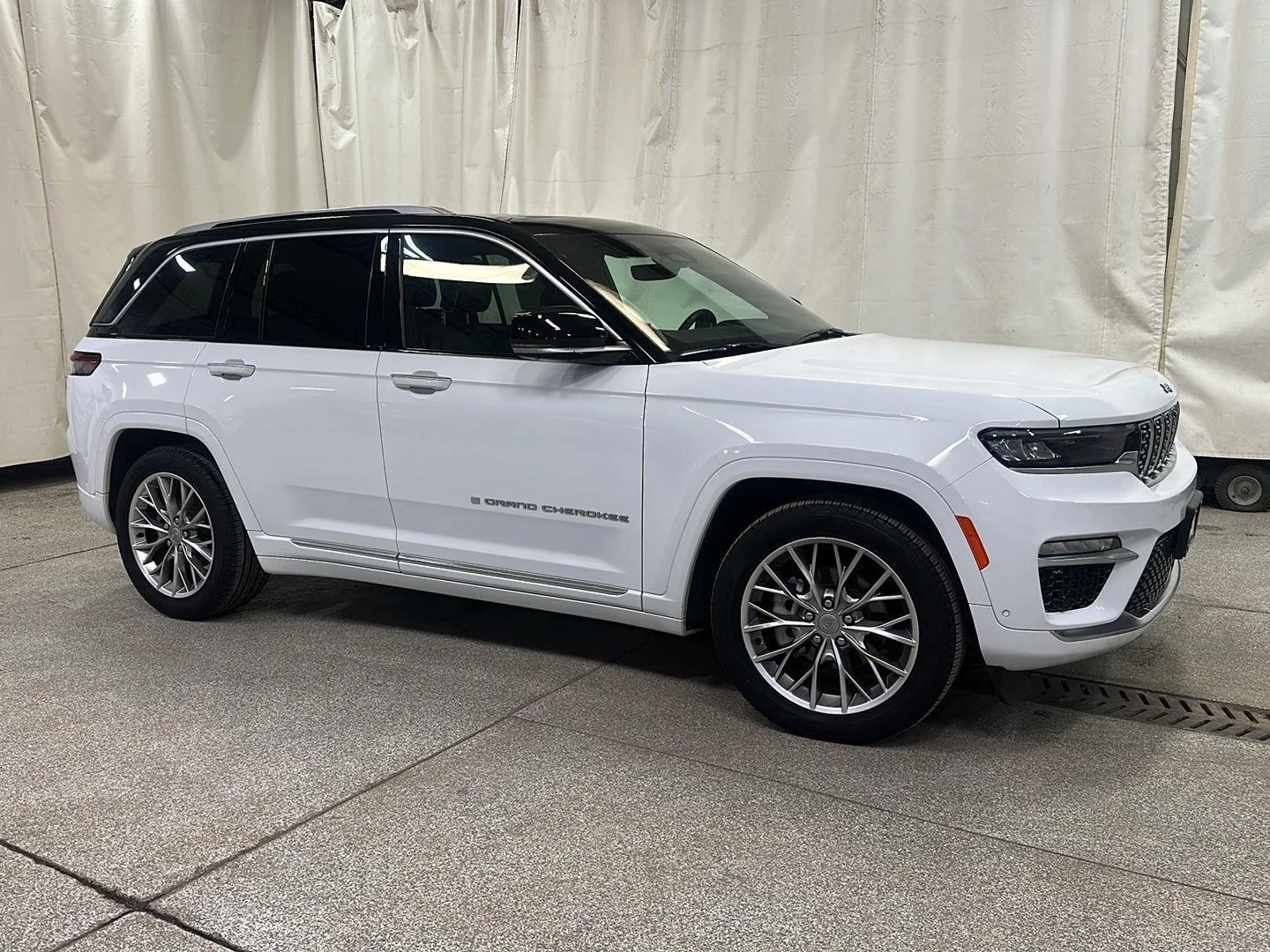 Used 2023 Bright White Clearcoat Jeep Summit image 7
