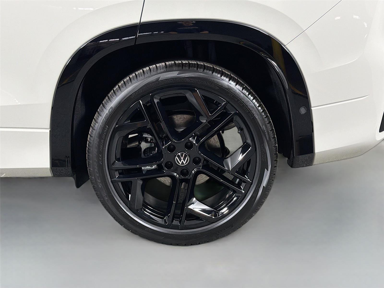 New 2026 Sandstone w/Deep Black Roof Volkswagen SE R-Line Black image 27