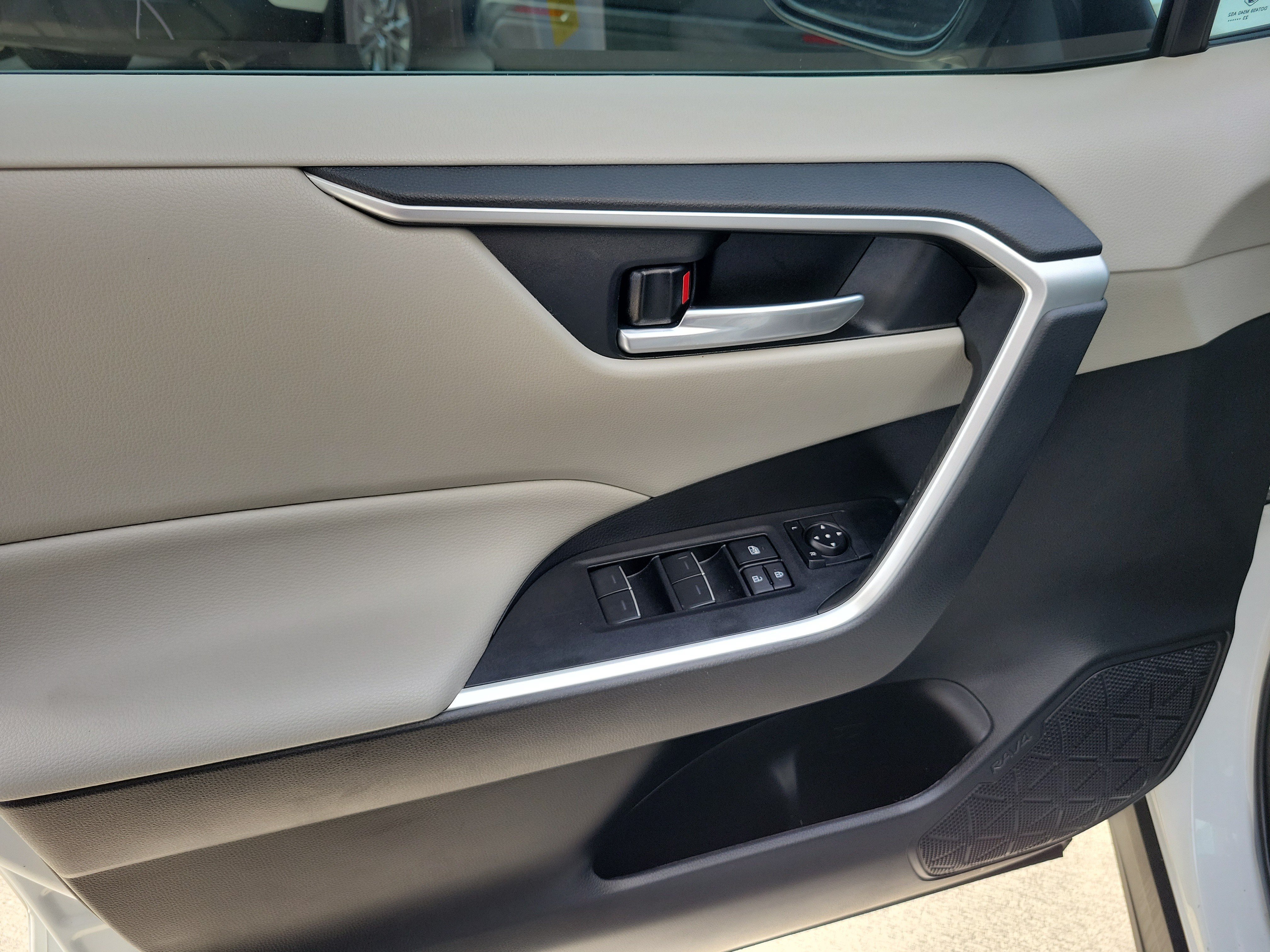 Certified Used 2024 Pearl Toyota XLE Premium image 21