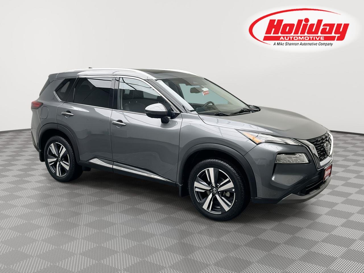 Used 2021 Gun Metallic Nissan SL image 1
