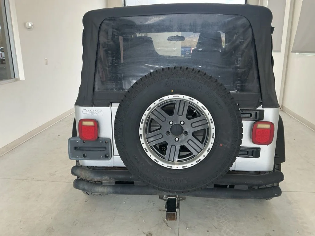 Used 2005 Bright Silver Metallic Clearcoat Jeep X image 6