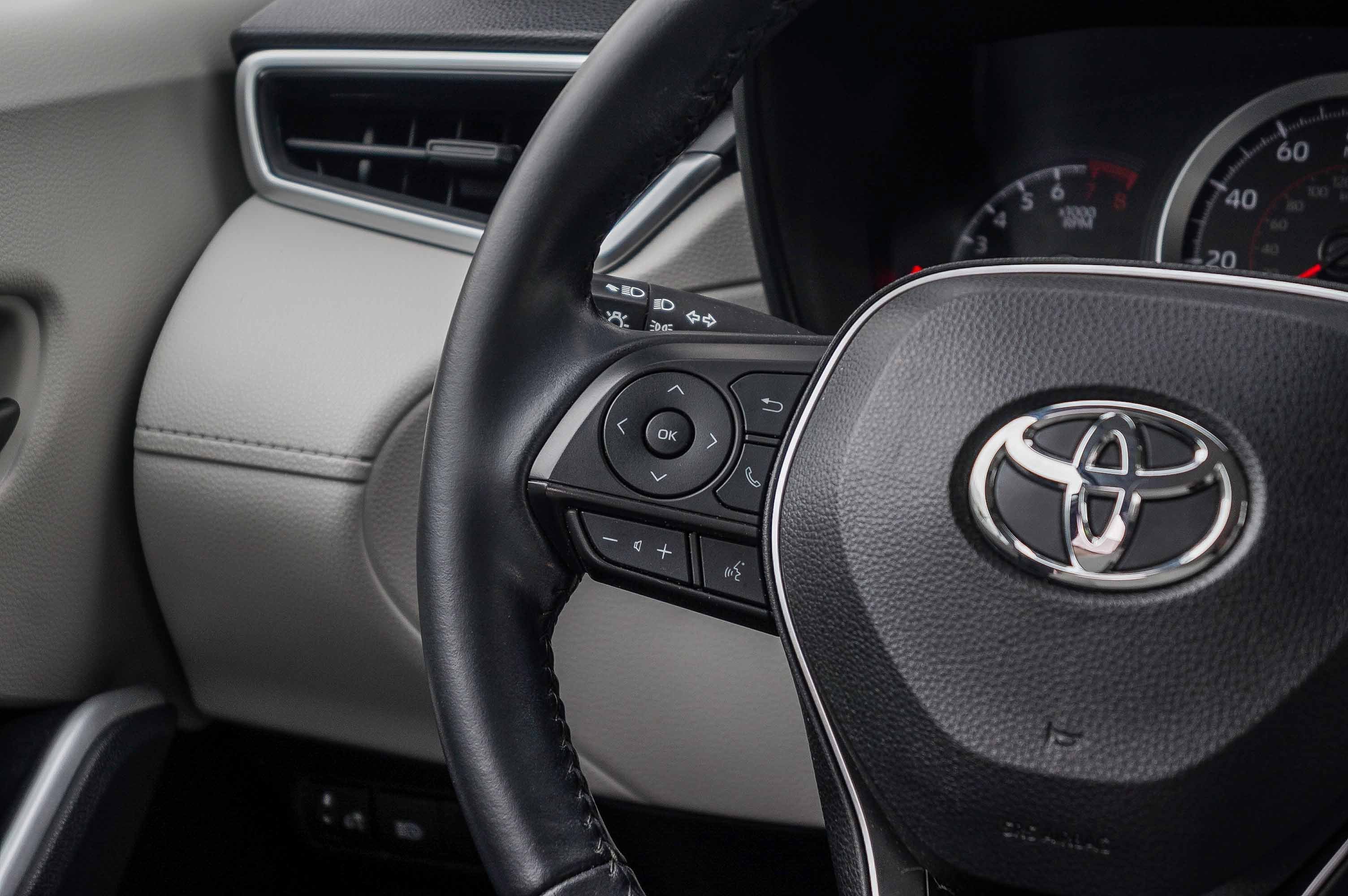 Used 2022 WIND CHILL PEARL TOYOTA TRUCK LE image 16