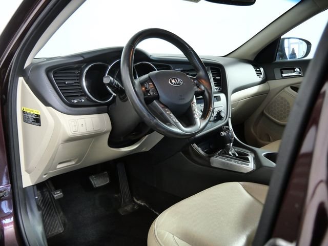 Used 2013 Red Kia EX image 17