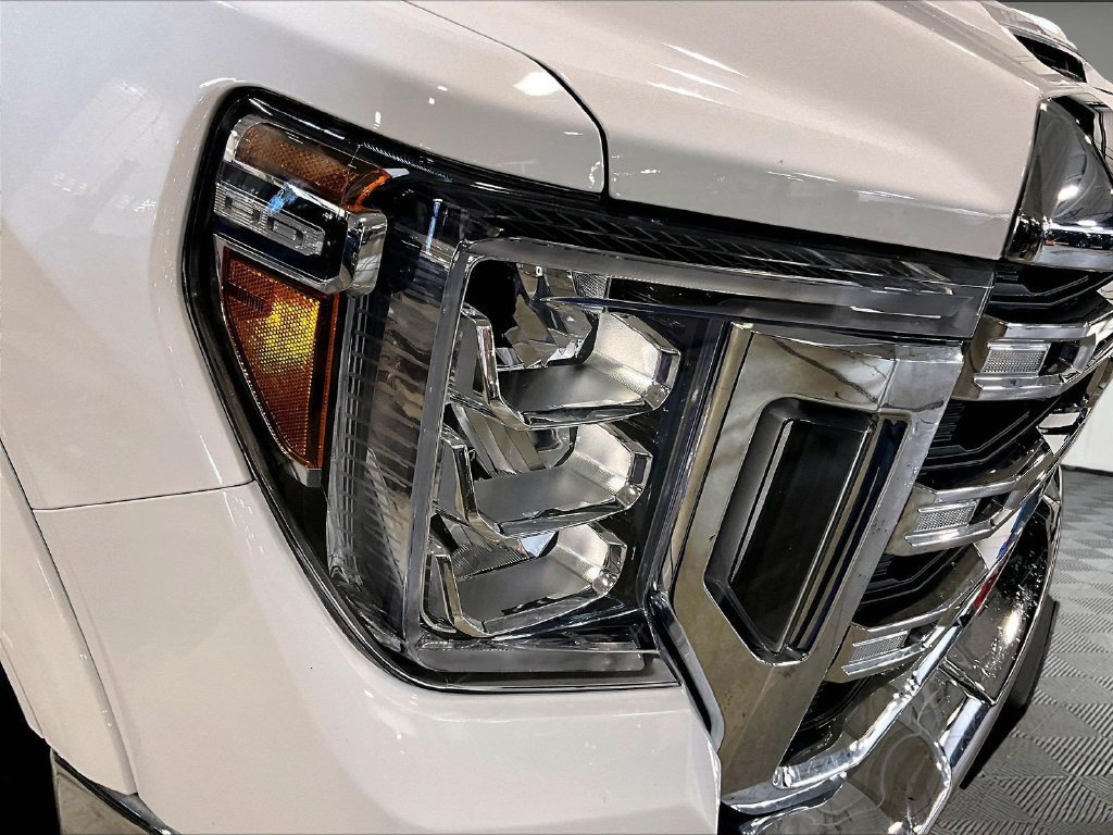 Used 2022 White GMC SLE image 34