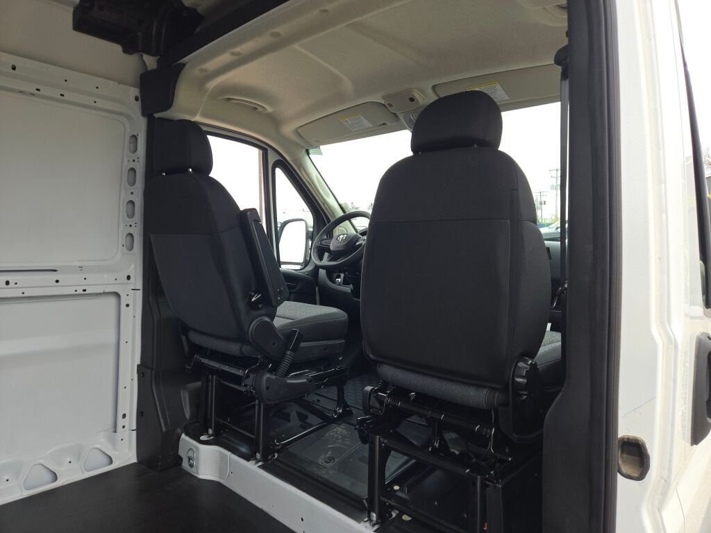 New 2026 Bright White Clearcoat RAM Base image 8