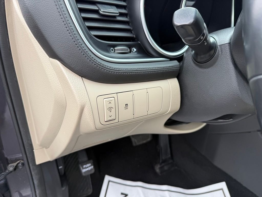 Used 2015 Gray Kia EX image 16