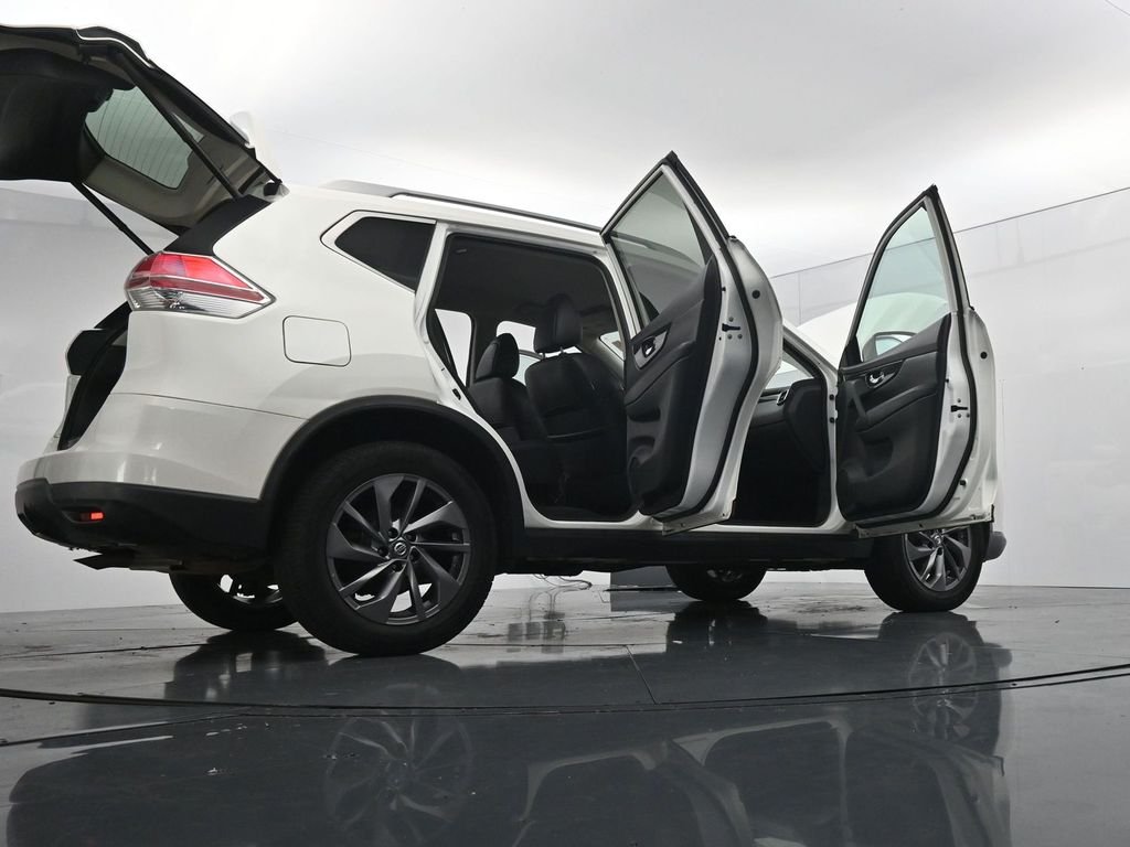 Used 2016 White Nissan SL image 44