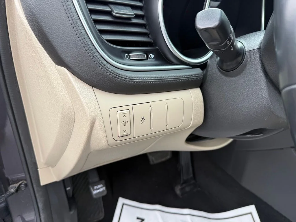 Used 2015 Gray Kia EX image 16