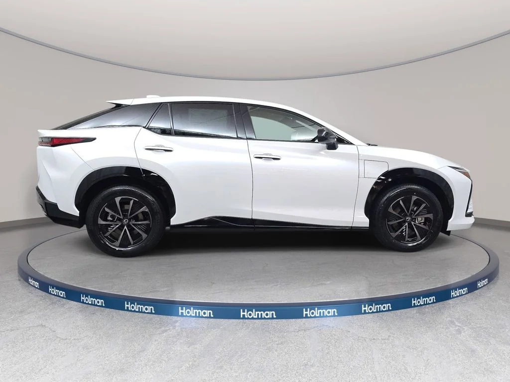 New 2026 White Lexus  image 4