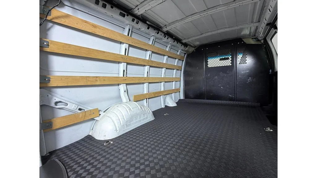 Used 2025 Summit White Chevrolet WT image 27