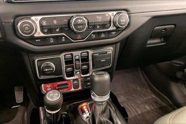Used 2025 Green Jeep Mojave image 8