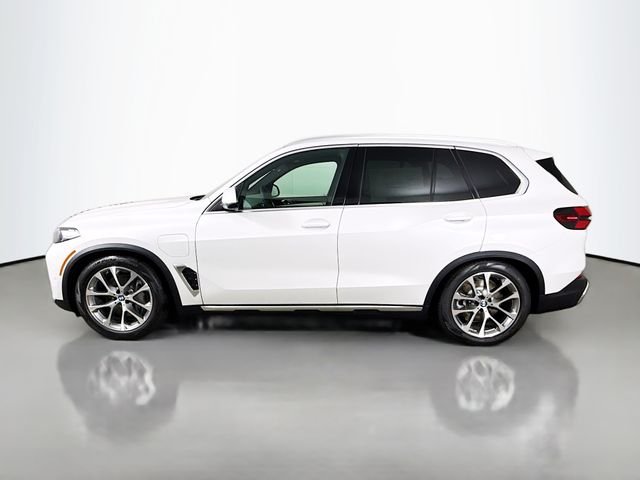 New 2026 White Metallic BMW xDrive50e image 4