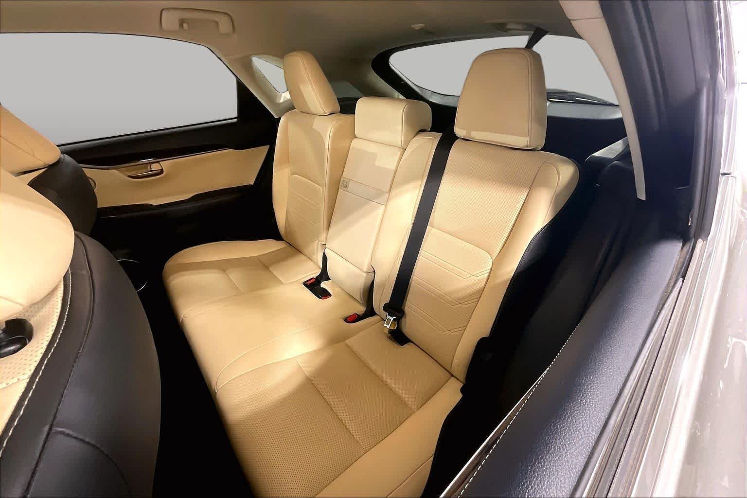 Used 2015 Atomic Silver Lexus  image 20