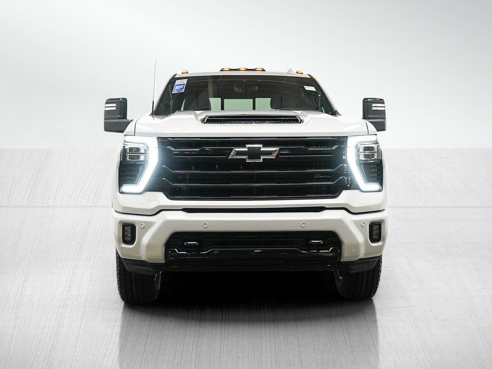 Used 2025 Iridescent Pearl Tricoat Chevrolet High Country image 8