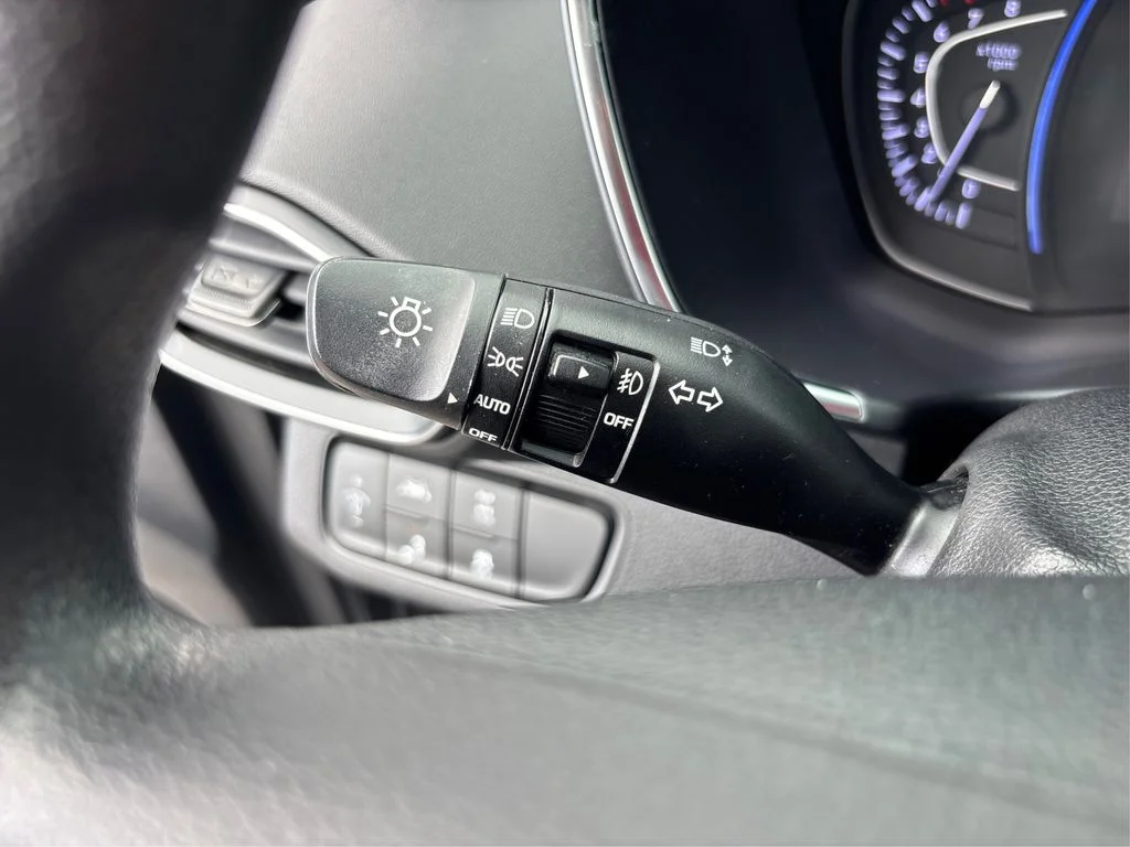 Used 2020 Green Hyundai SEL image 23