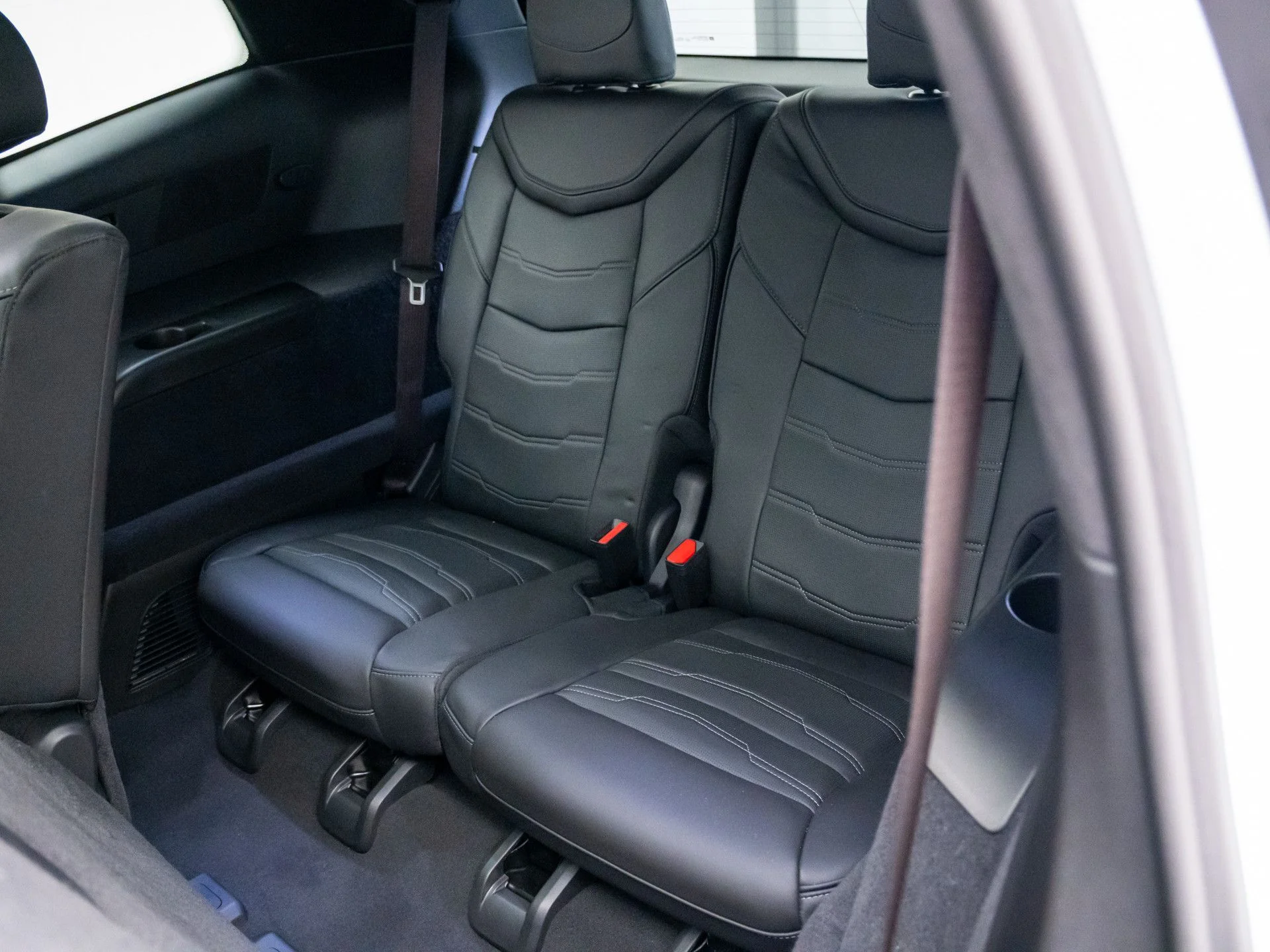 Used 2025 White Cadillac Premium Luxury image 21