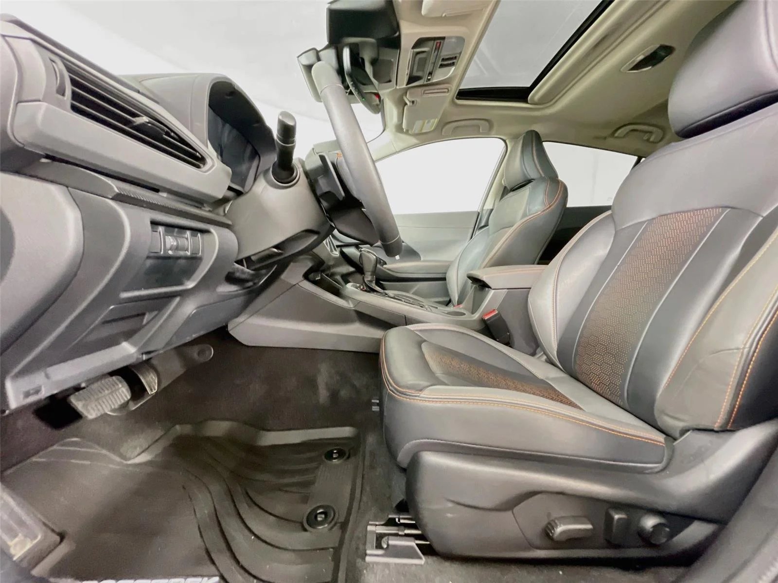 Used 2025 Ice Silver Metallic Subaru Limited image 24