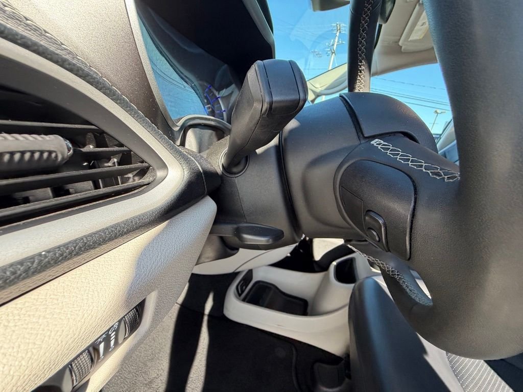 Used 2023 Silver Chrysler Touring L image 18