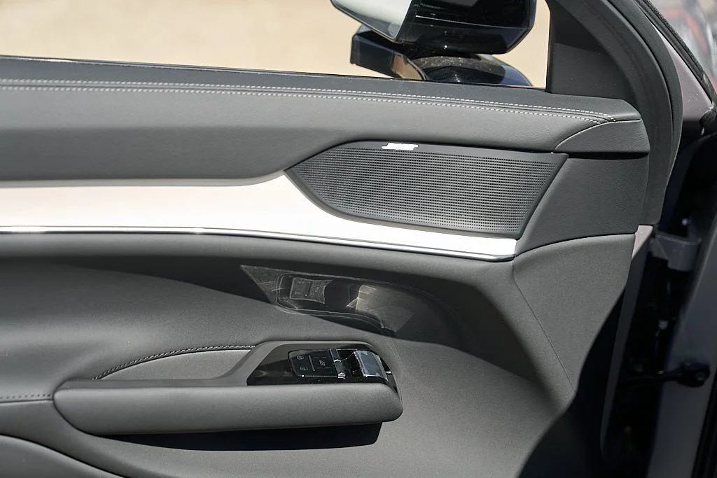 New 2026 Aurora Silver Volvo Ultra image 11