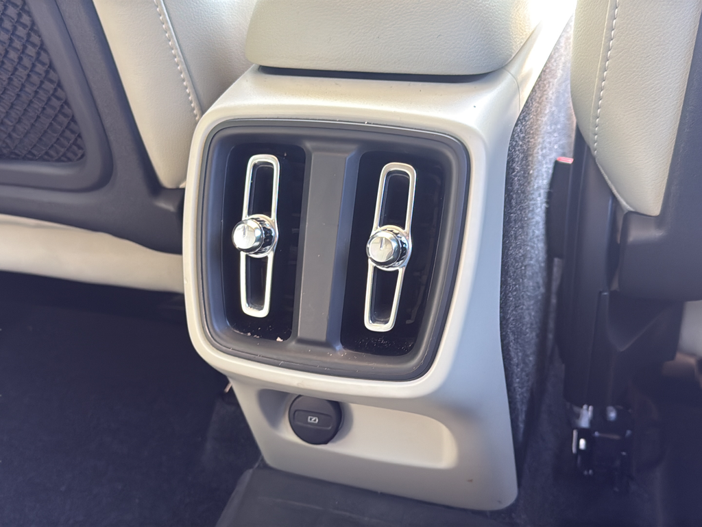 Used 2021 Blue Volvo Momentum image 19
