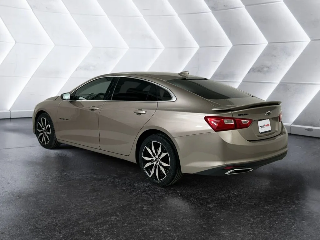 Used 2022 Gray Chevrolet RS image 6
