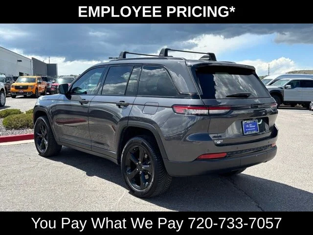 Used 2023 Gray Jeep Altitude X image 3