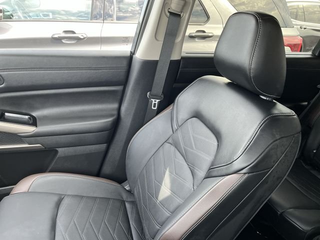 Used 2025 Gray Nissan Platinum image 25