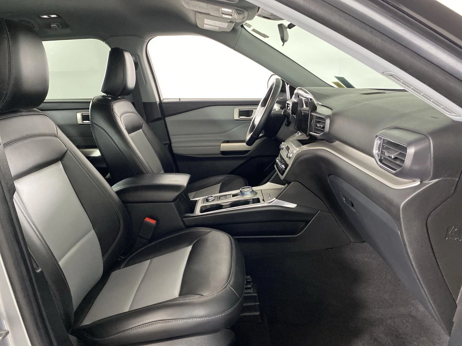 Used 2023 Iconic Silver Ford XLT image 29