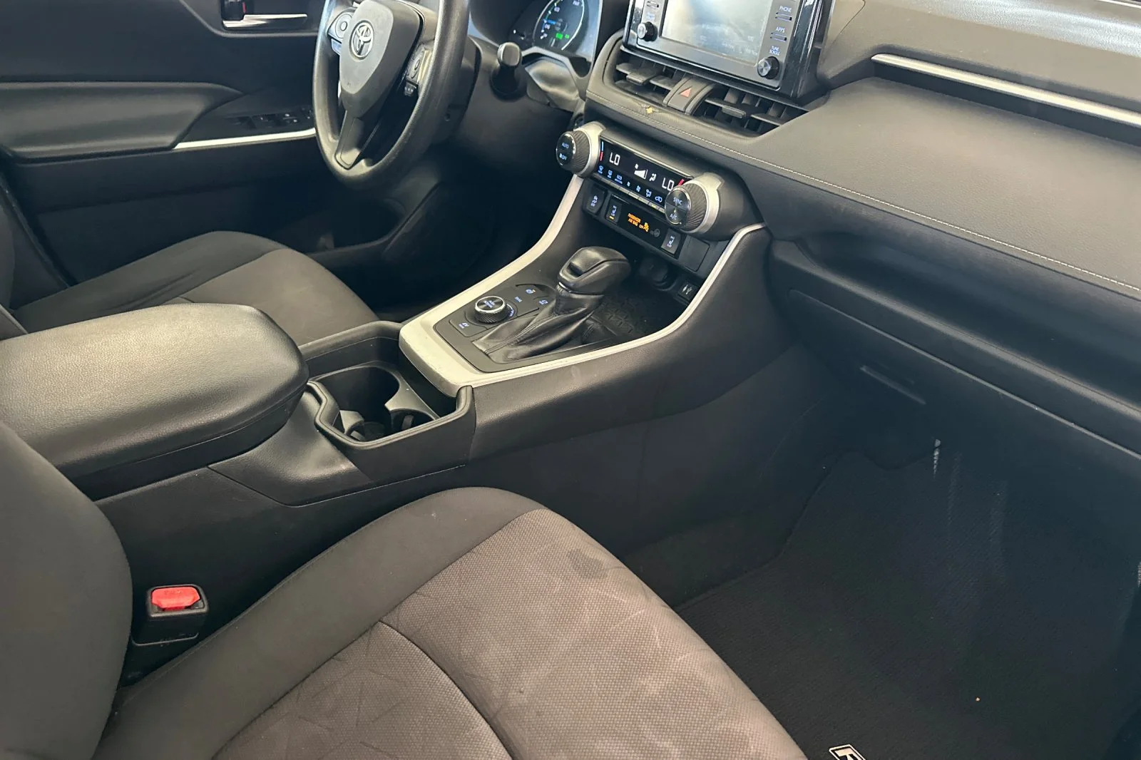Used 2019 Silver Toyota XLE image 16