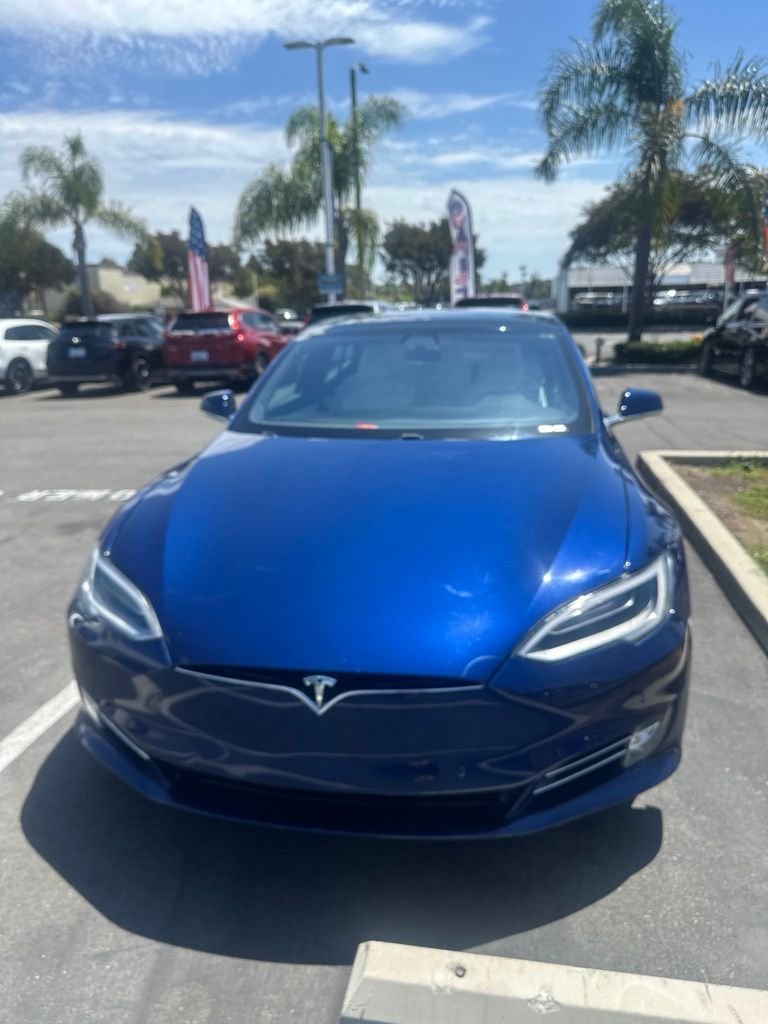 Used 2018  Tesla  image 2