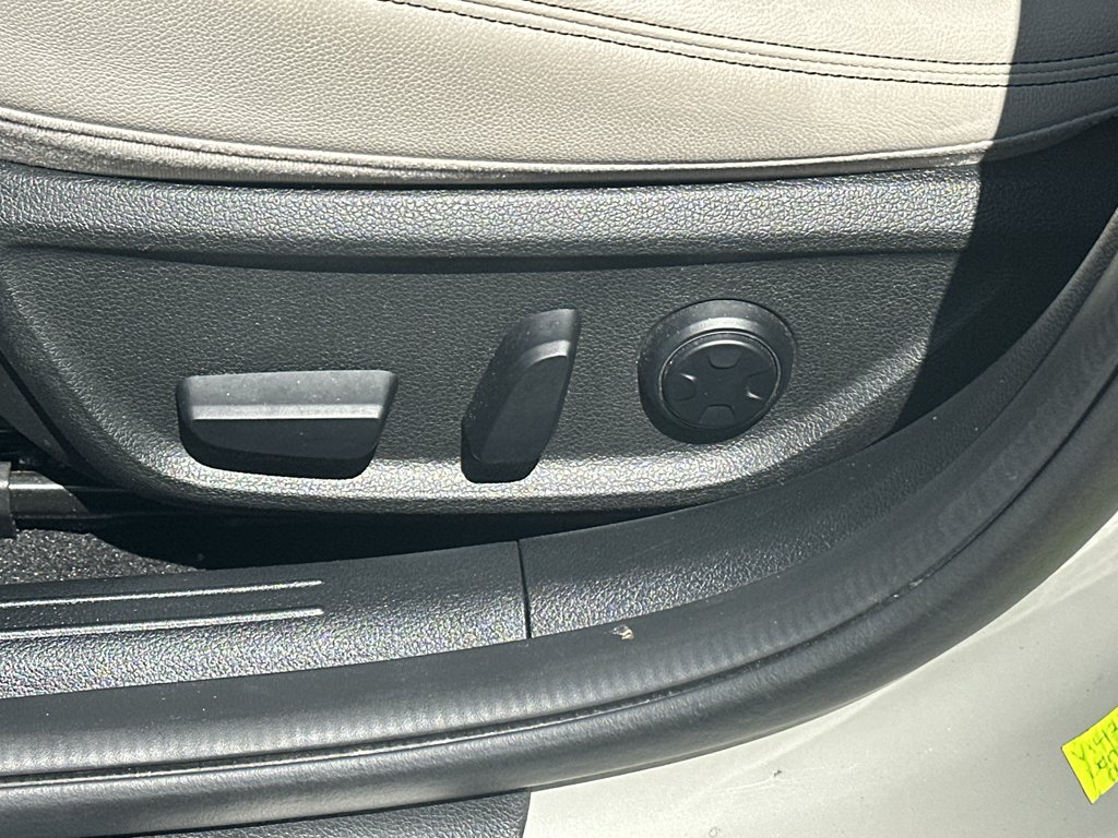 Used 2025  Genesis 2.5T image 28