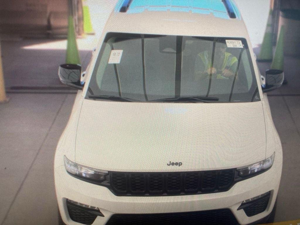 Used 2023 Bright White Clearcoat Jeep Limited image 4