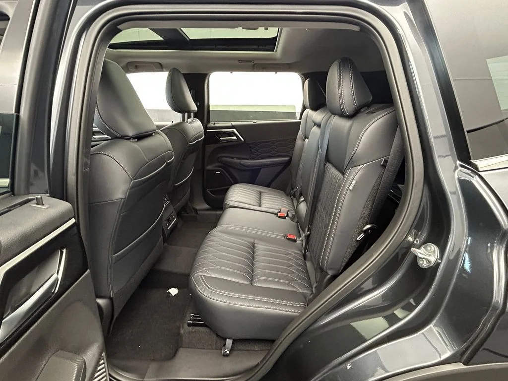 New 2026 Gray Mitsubishi SEL image 30