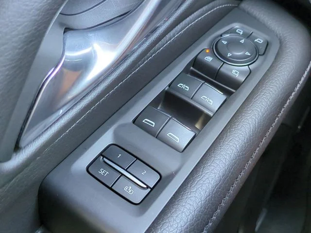 Used 2024 Onyx Black GMC Denali image 25