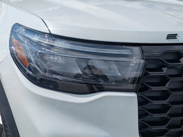 New 2026 Star White Metallic Tri-Coat Ford ST-Line image 10