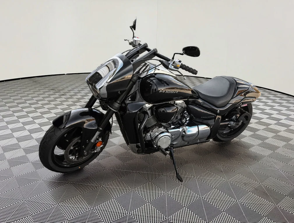 Used 2024 BLACK Suzuki M109R image 4