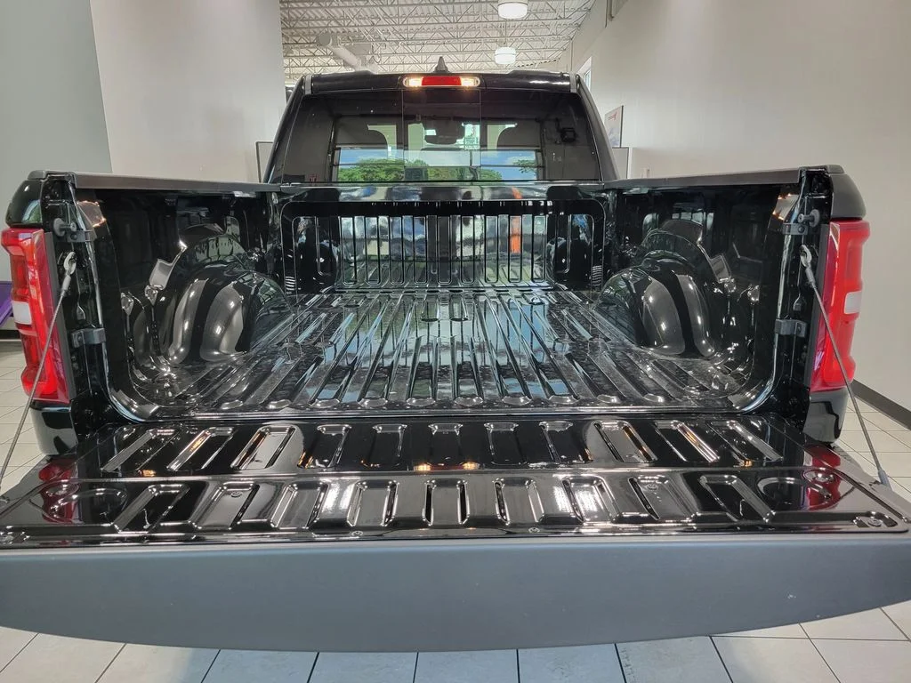 New 2026 Diamond Black Crystal Pearl-Coat Exterior Paint RAM Big Horn/Lone Star image 7