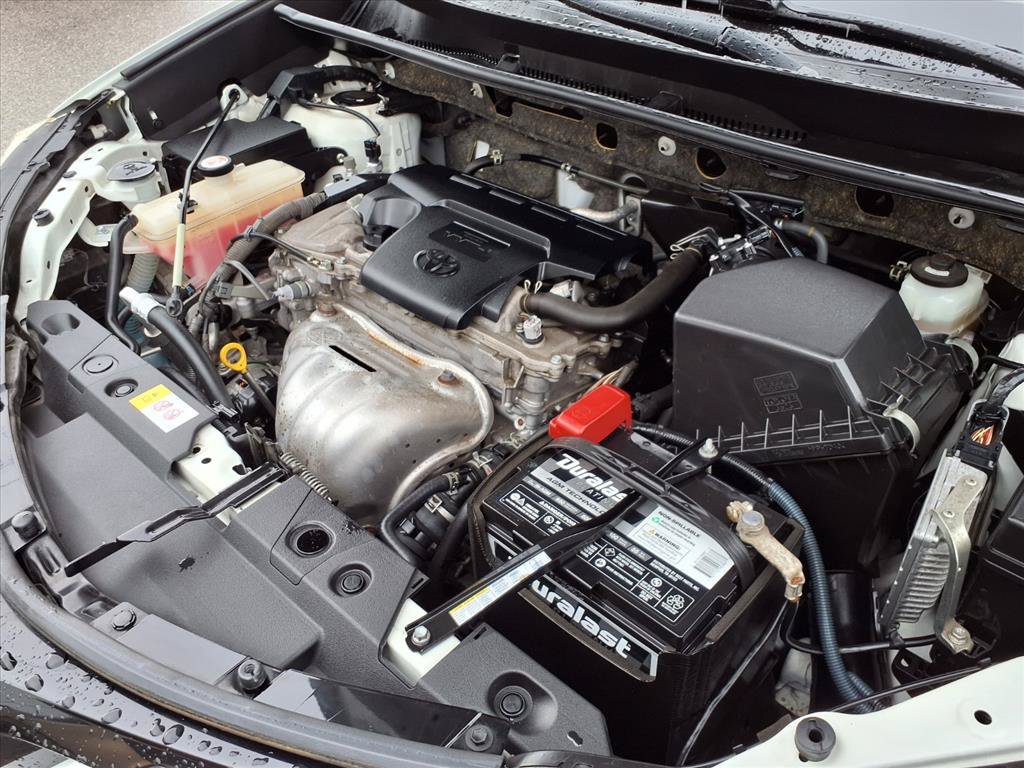 Used 2018 White Toyota XLE image 10
