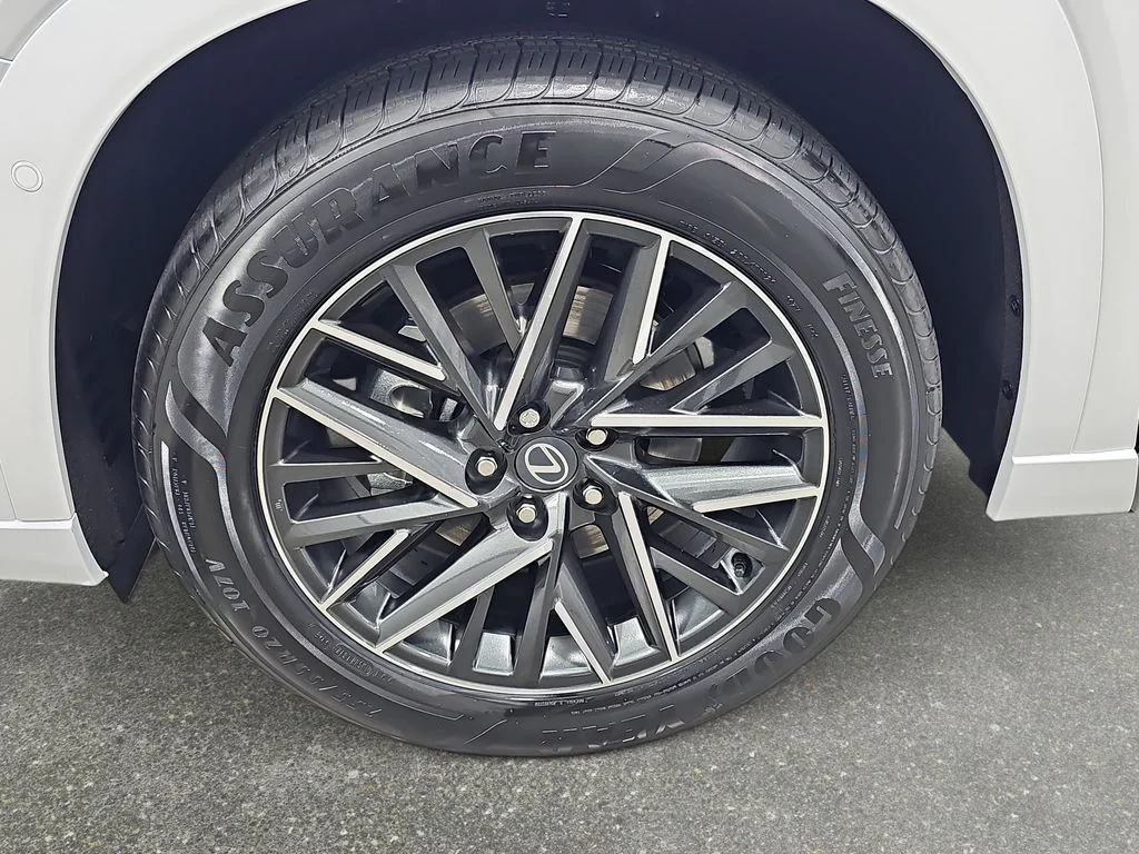 New 2026 Wind Chill Pearl Lexus PREMIUM AWD image 31